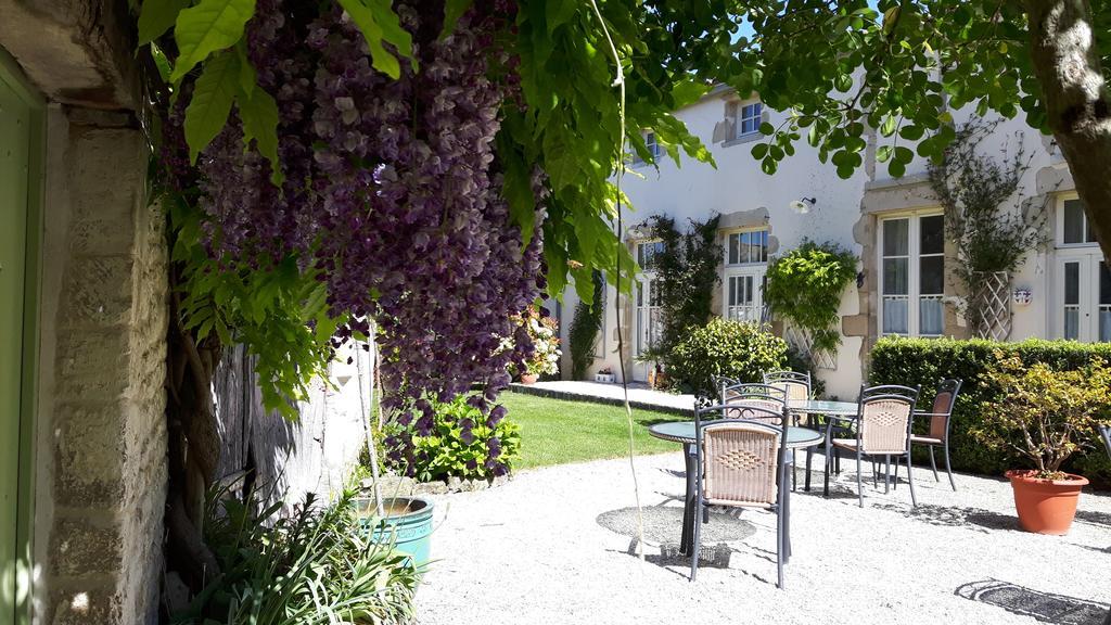 Hotel Du Donjon Aulnay  Exterior foto