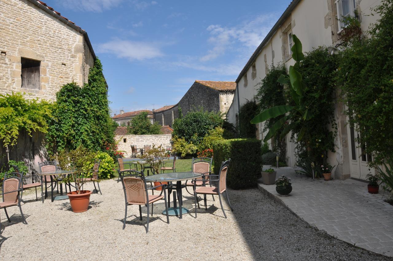 Hotel Du Donjon Aulnay  Exterior foto