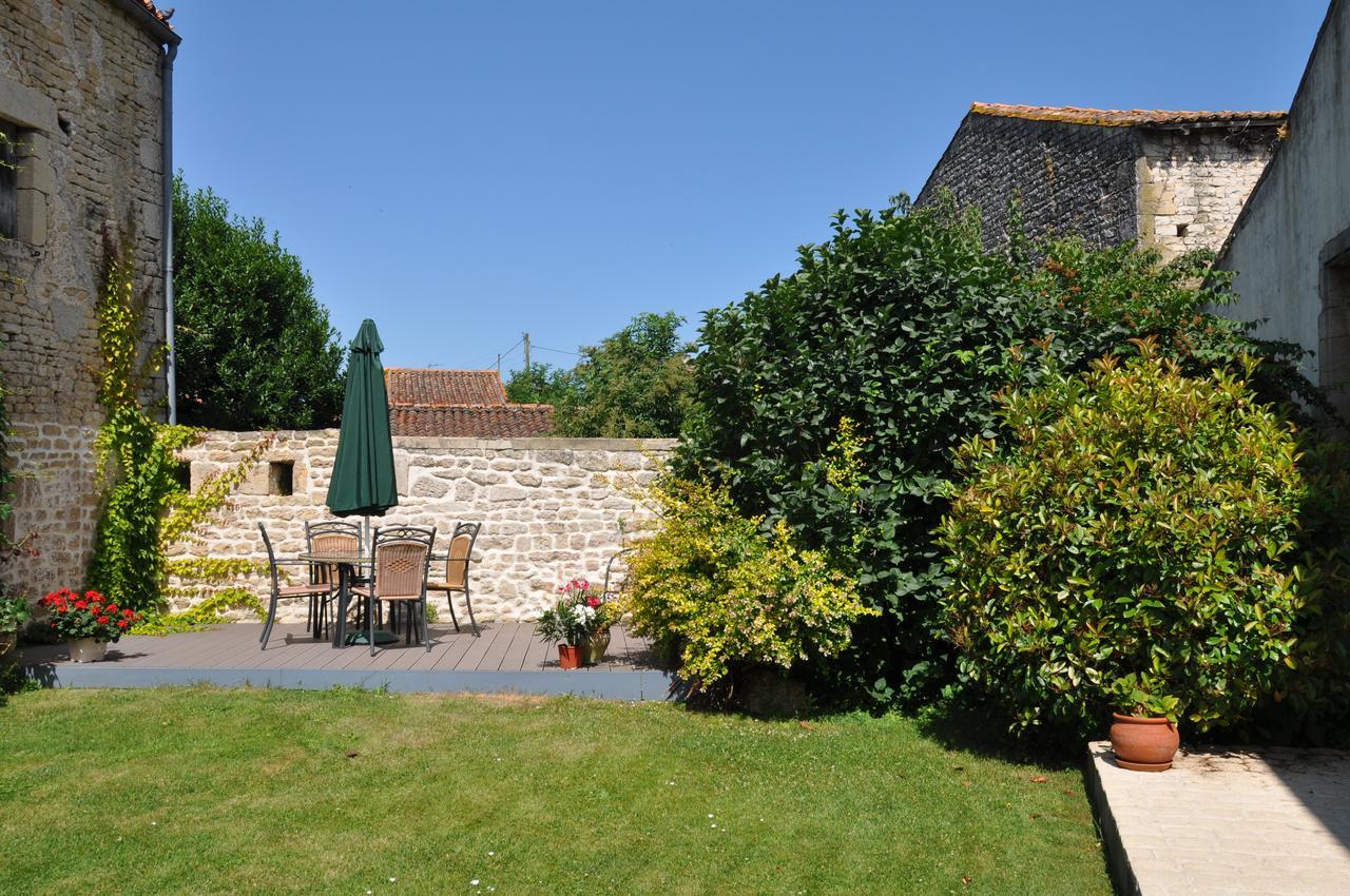 Hotel Du Donjon Aulnay  Exterior foto